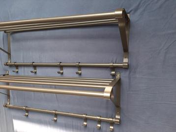 2x IKEA PORTIS wandkapstok met plank en haken beschikbaar voor biedingen