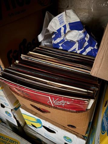 Verzameling LP’s, casettes, CD’s en DVD’s beschikbaar voor biedingen