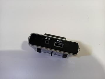 PORT AUX / USB / USB POORT Fiat 500X (334) (735631402), Utilisé, Fiat
