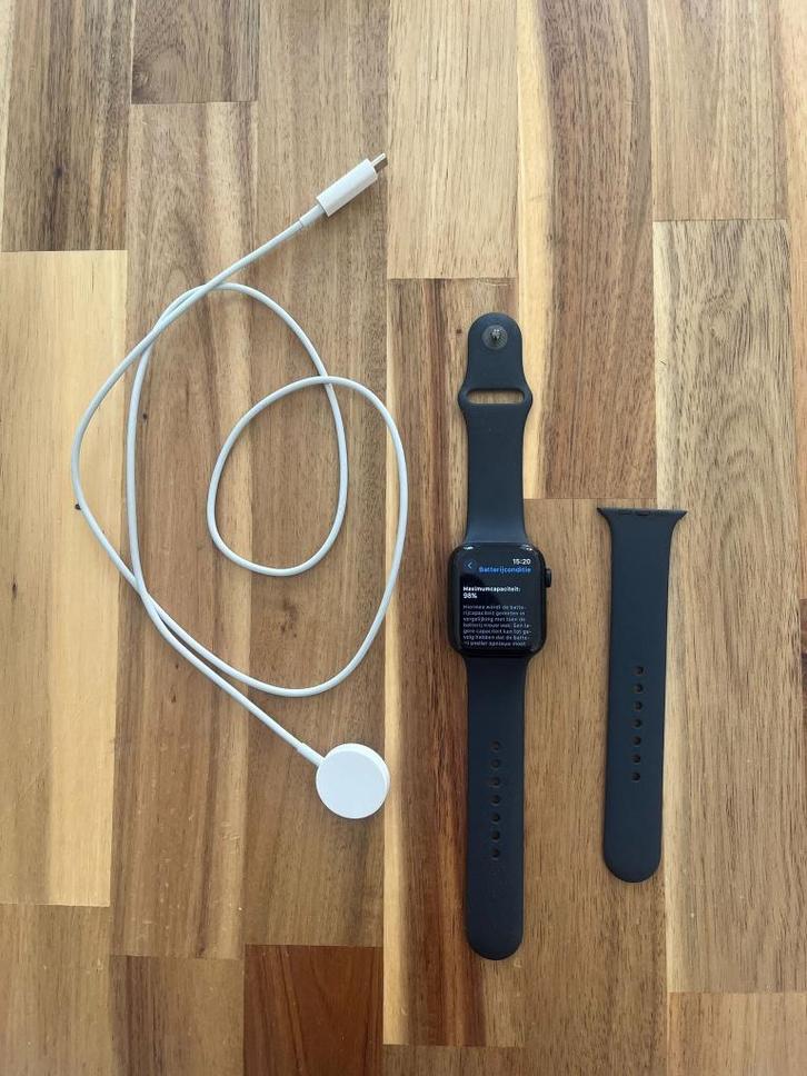 Apple watch SE 44mm (2e generatie), Handtassen en Accessoires, Smartwatches, Zo goed als nieuw, iOS, Zwart, Ophalen of Verzenden