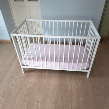 Ledikant, babybed, kinderbed  beschikbaar voor biedingen