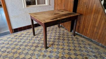 vintage tafel  disponible aux enchères