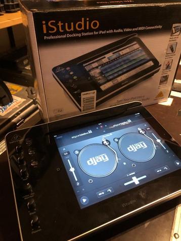 i studio behanger docking station beschikbaar voor biedingen