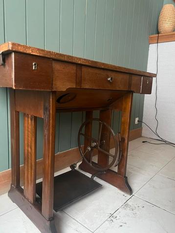 Watson naaimachine beschikbaar voor biedingen