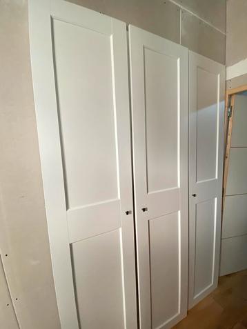 3 portes GRIMO IKEA 2m36 + charnières et poignées noires