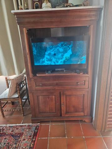 Tv-meubel van massief hout  beschikbaar voor biedingen