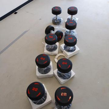 Nieuwe in verpakking dumbells set  22,24,26,28,30 kilo, Enlèvement, Comme neuf