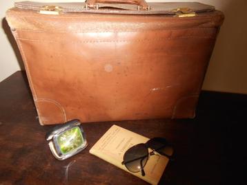 oude tas in leder VINTAGE beschikbaar voor biedingen
