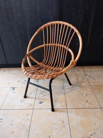 Vintage rotan kinderstoeltje  beschikbaar voor biedingen