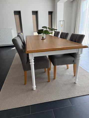 eettafel beschikbaar voor biedingen