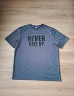 Tshirt Never Give Up maat XL, Ophalen of Verzenden, Zo goed als nieuw, Maat 56/58 (XL), Grijs