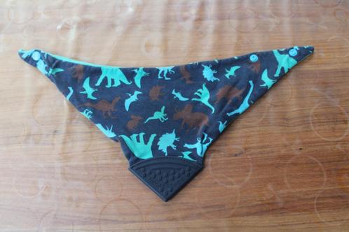 Nekslab / zeversjaaltje met bijtring – dino cheecky chompers, Kinderen en Baby's, Babykleding | Overige, Zo goed als nieuw, Jongetje of Meisje