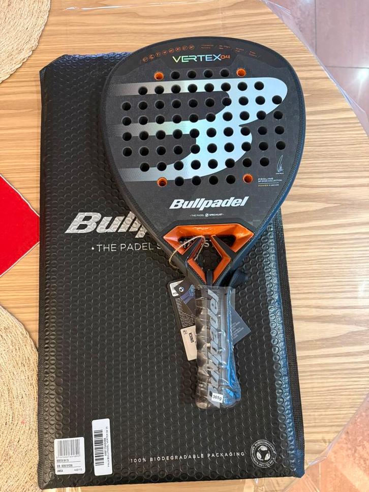 Bullpadel Vertex 04 2025 – NIEUW, Sports & Fitness, Padel, Comme neuf, Enlèvement