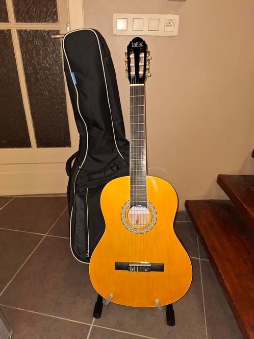 Lapaz akoestische gitaar met accessoires €175, Muziek en Instrumenten, Snaarinstrumenten | Gitaren | Akoestisch, Zo goed als nieuw