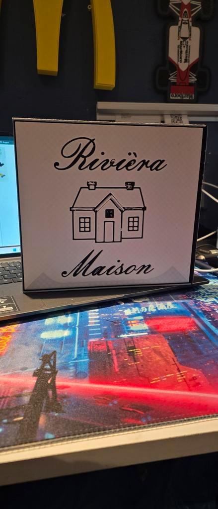 Rivièra Maison lichtbak in uitstekende conditie. Nu €29,95, Verzamelen, Merken en Reclamevoorwerpen, Nieuw, Lichtbak of (neon) lamp