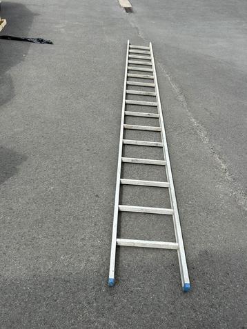 Ladder 4m50 beschikbaar voor biedingen