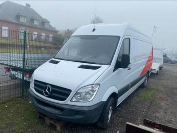 Mercedes sprinter 313 cdi lengte 2 +l3 bij de motor probleem disponible aux enchères