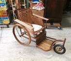 Antieke Rolstoel anno 1900 uit ijzer en riet voor opmaak, Antiek en Kunst, Ophalen