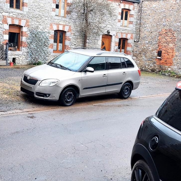Skodia Fabia break 1400 TDI de 2008, échange avec moto., Auto's, Skoda, Particulier, Fabia, Radio, Break, Ophalen
