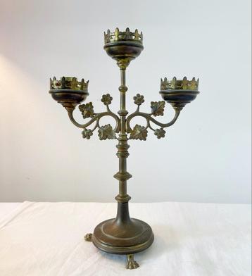 Superbe chandelier d’église à trois bras – Style néogothique beschikbaar voor biedingen