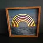 Lichtbox. Verlichte regenboog in houten kader., Ophalen of Verzenden, Zo goed als nieuw