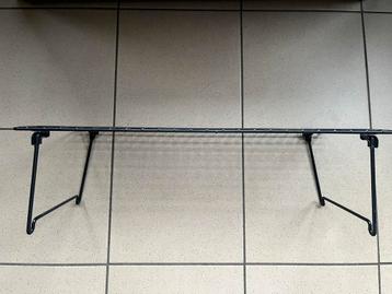 Zwart schoenenrek van de IKEA beschikbaar voor biedingen