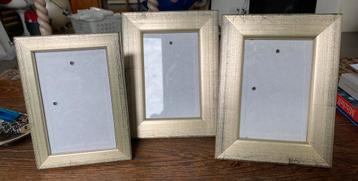 Drie houtenfotokaders voor foto’s 10x15 cm. Warm zilverkleur