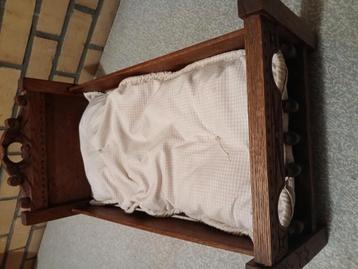 Antiek poppen bed. beschikbaar voor biedingen