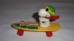 Oud plastiek speelgoed Snoopy op skateboard uit 1966, Utilisé, Enlèvement ou Envoi
