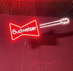 Forme de guitare publicitaire Budweiser au néon, Enlèvement