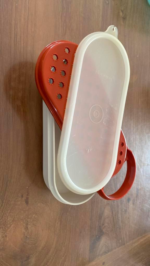 Tupperware raspaardje voor fruitpapje te maken. Ook lepeltje, Huis en Inrichting, Keuken | Tupperware, Gebruikt, Ophalen