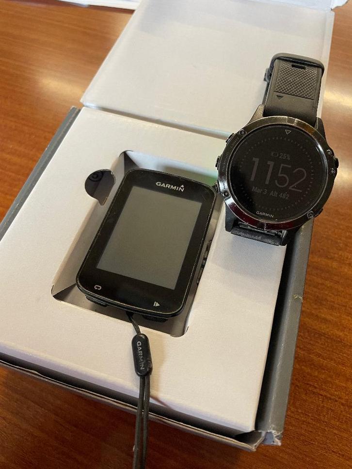 Garmin Fenix 5 saffier + Garmin Edge 820, Handtassen en Accessoires, Sporthorloges, Gebruikt, Conditie, GPS, Hartslag, Kompas