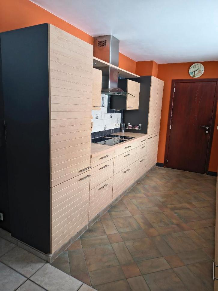 Keuken uitgerust met apparatuur (5), Huis en Inrichting, Keuken | Complete keukens, Zo goed als nieuw, Dubbelwandige keuken, Bruin