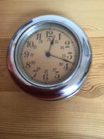 Petite Horloge swiss murale rare couleur argent., Antiek en Kunst, Ophalen