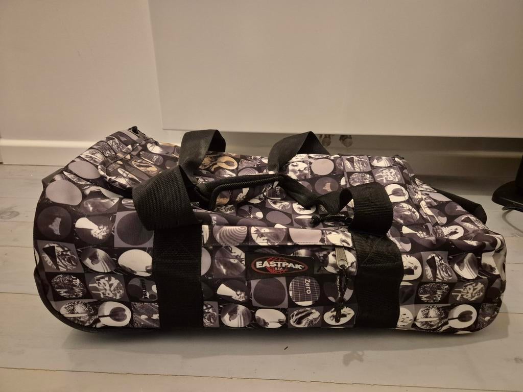 Trolley Eastpak, Ophalen