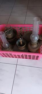 Weegschaal, koffiemolen en lampen, Enlèvement, Cuivre