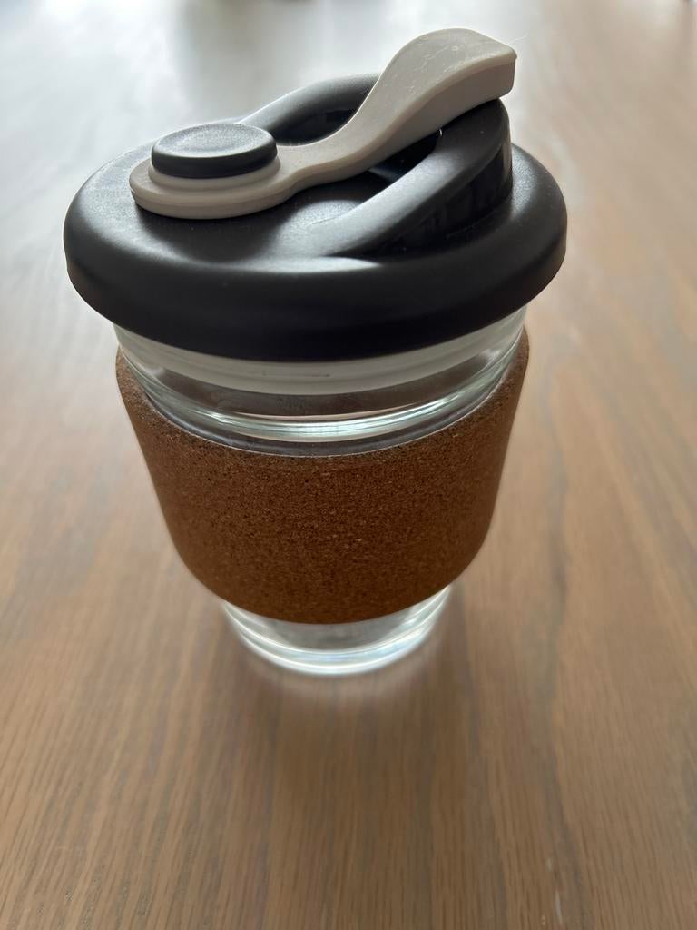 herbruikbare koffiebeker (glas) met deksel en sleeve, Huis en Inrichting, Keuken | Tupperware, Zo goed als nieuw, Ophalen