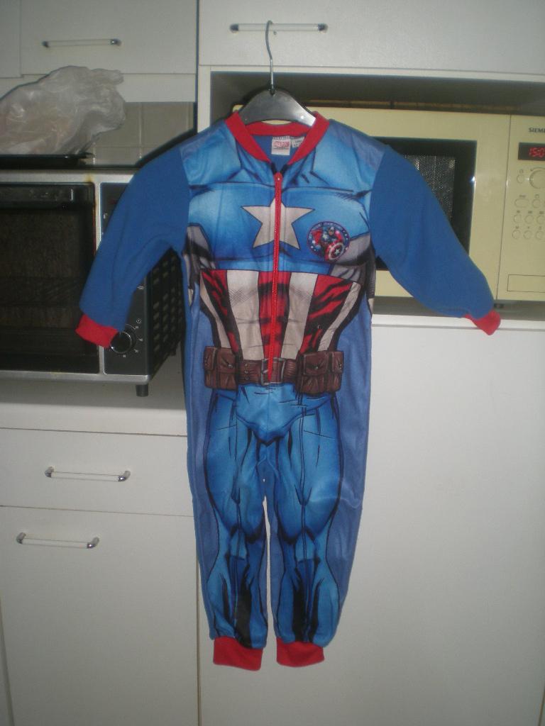 pak captain america, 3- 5 jaar, Enlèvement ou Envoi, Comme neuf