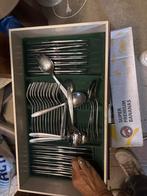 Mooie vintage bestekset uit Gembloux (België)., Enlèvement, Comme neuf, Ensemble de couverts
