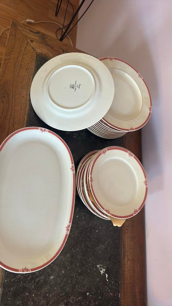 Assiettes porcelaine de Limoges, Enlèvement