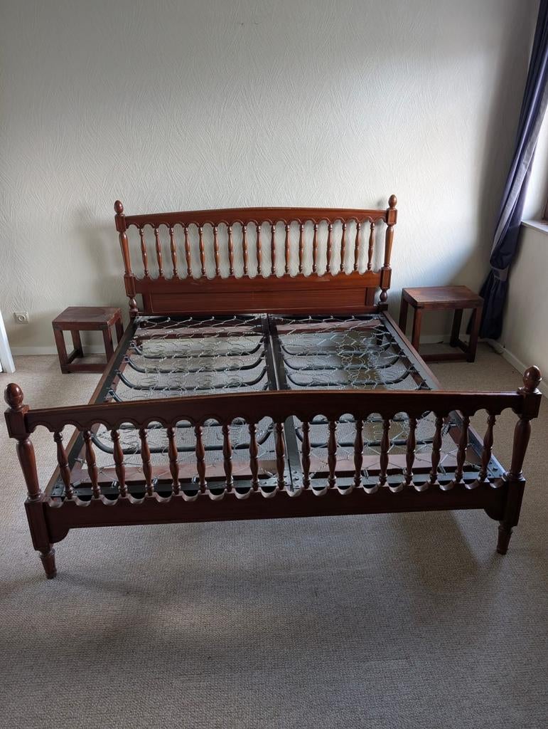 Lit en acajou, Enlèvement