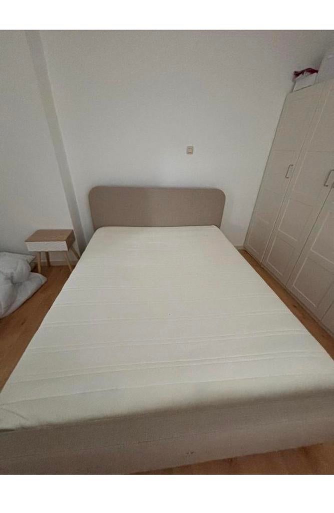 Lit + matelas, Maison & Meubles, Chambre à coucher | Lits, Enlèvement ou Envoi, Comme neuf, Rouge