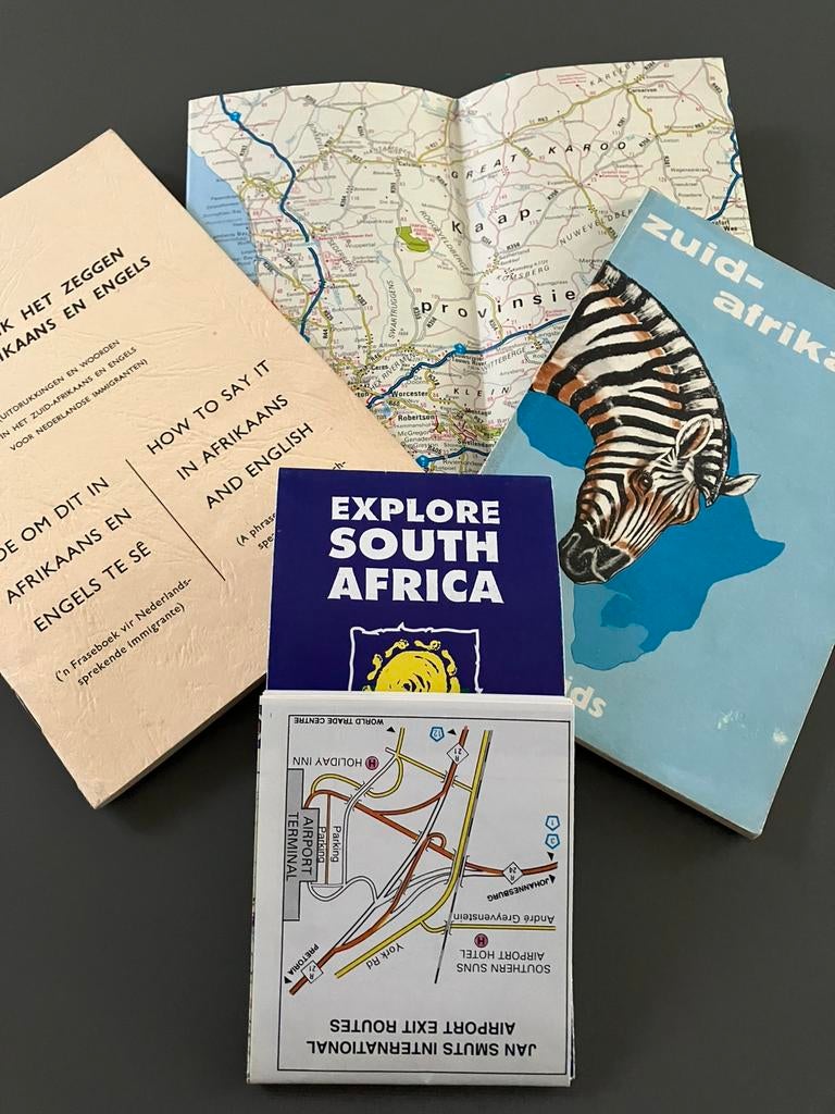 2 Landkaarten + reisgids + … ZUID-AFRIKA., Boeken, Atlassen en Landkaarten, Ophalen of Verzenden, Zo goed als nieuw