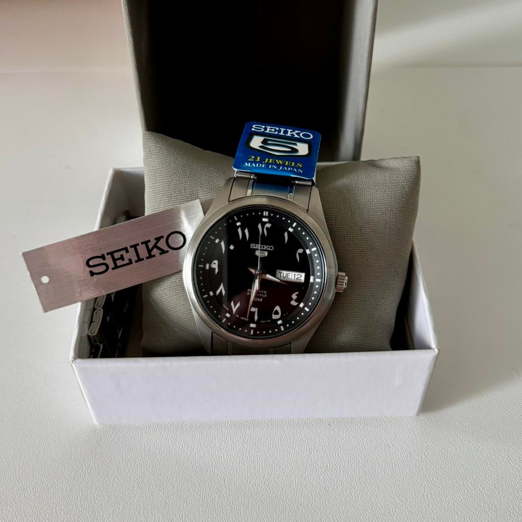 Seiko 5 Arabische wijzerplaat SNKP21J1 42 mm, Handtassen en Accessoires, Horloges | Heren, Staal, Ophalen of Verzenden, Zo goed als nieuw
