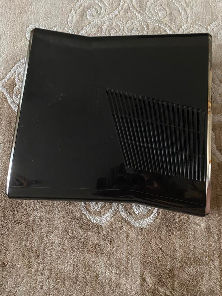 Xbox 360 Slim 250gb Mooie staat, controller + 2 games, Games en Spelcomputers, Spelcomputers | Xbox 360, Ophalen, Zo goed als nieuw