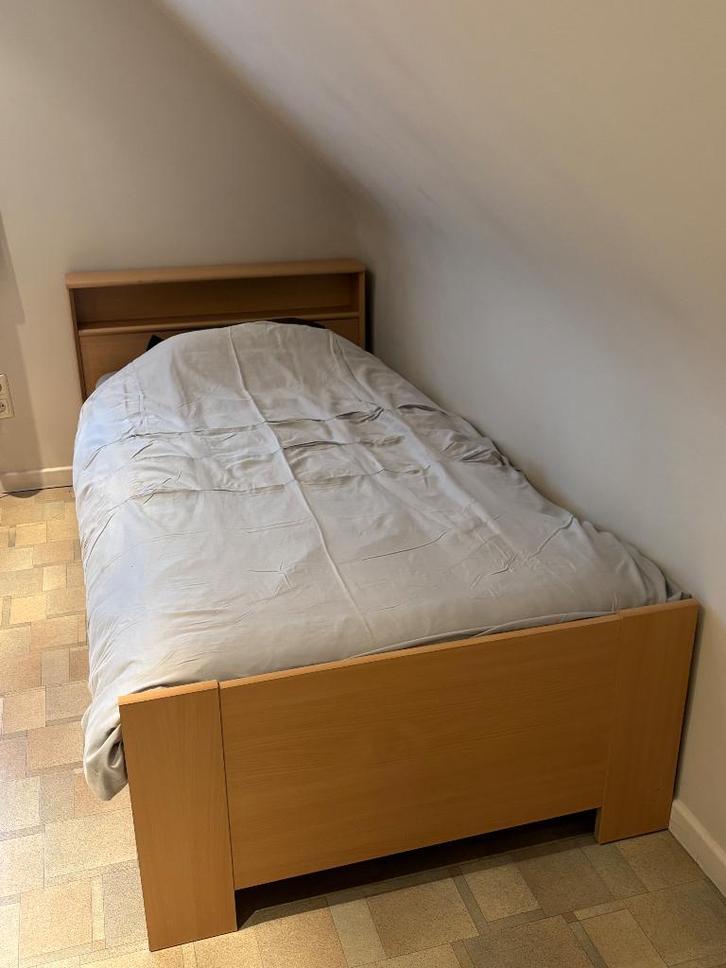 Lit Ikea et lattoflex, Maison & Meubles, Chambre à coucher | Lits, Utilisé, Une personne, 90 cm, 210 cm, Autres matériaux, Crème