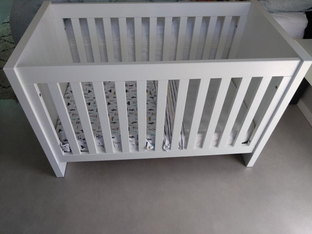 Bopita babybed Camille wit inclusief matras, Kinderen en Baby's, Kinderkamer | Bedden, Gebruikt, Matras, Ophalen