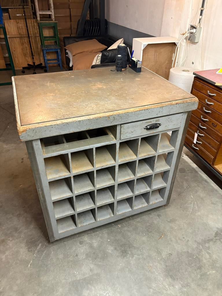 Industriële werkbank / inpaktafel met metalen blad, Ophalen