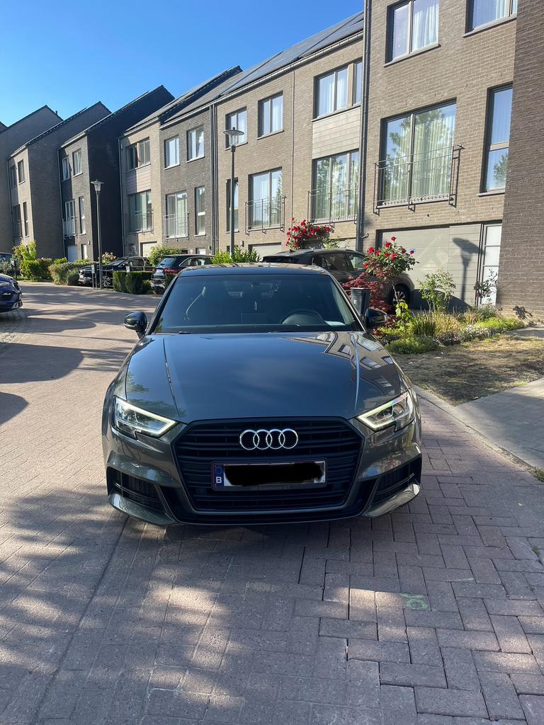 Audi A3 Sportback 35 TFSI ACT Sport S tronic, Autos, Cuir, Argent ou Gris, Carnet d'entretien, Noir