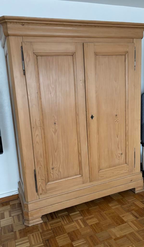 Kast in massief hout, Huis en Inrichting, Kasten | Vitrinekasten, Ophalen